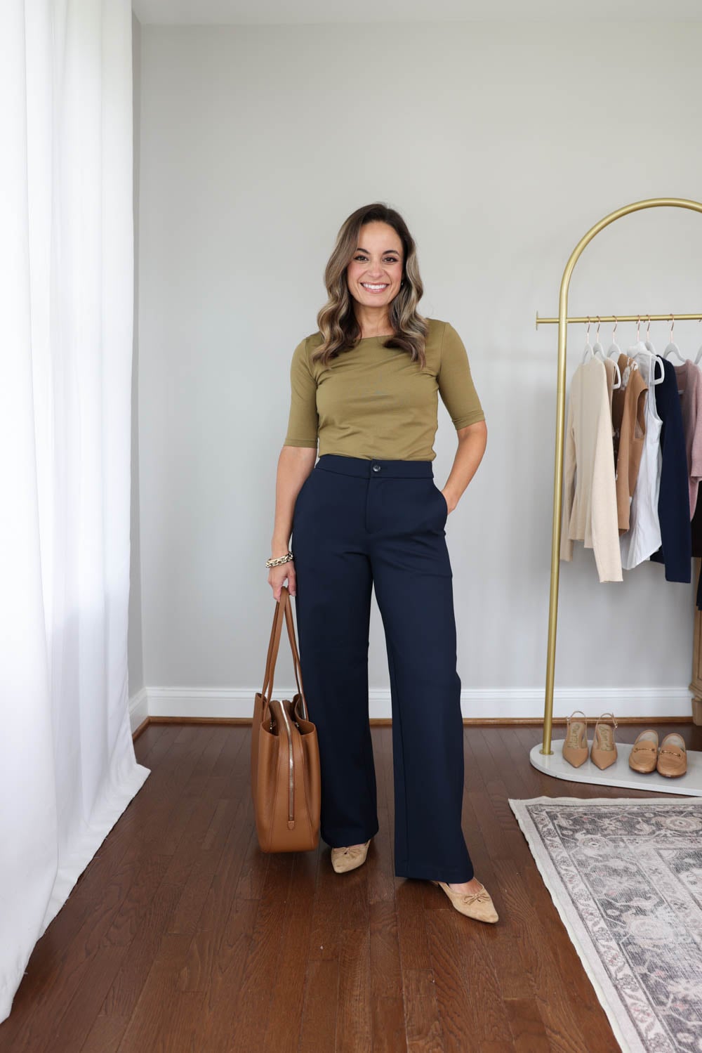 Petite-friendly mini capsule business casual wardrobe with 10 items and 20+ outfits via pumps and push-ups blog