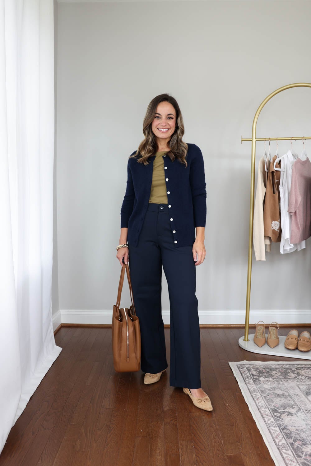 Petite-friendly mini capsule business casual wardrobe with 10 items and 20+ outfits via pumps and push-ups blog