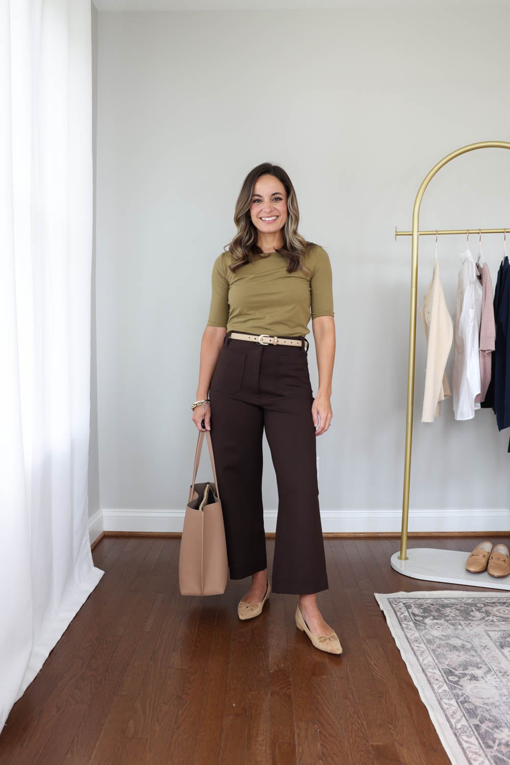Petite-friendly mini capsule business casual wardrobe with 10 items and 20+ outfits via pumps and push-ups blog