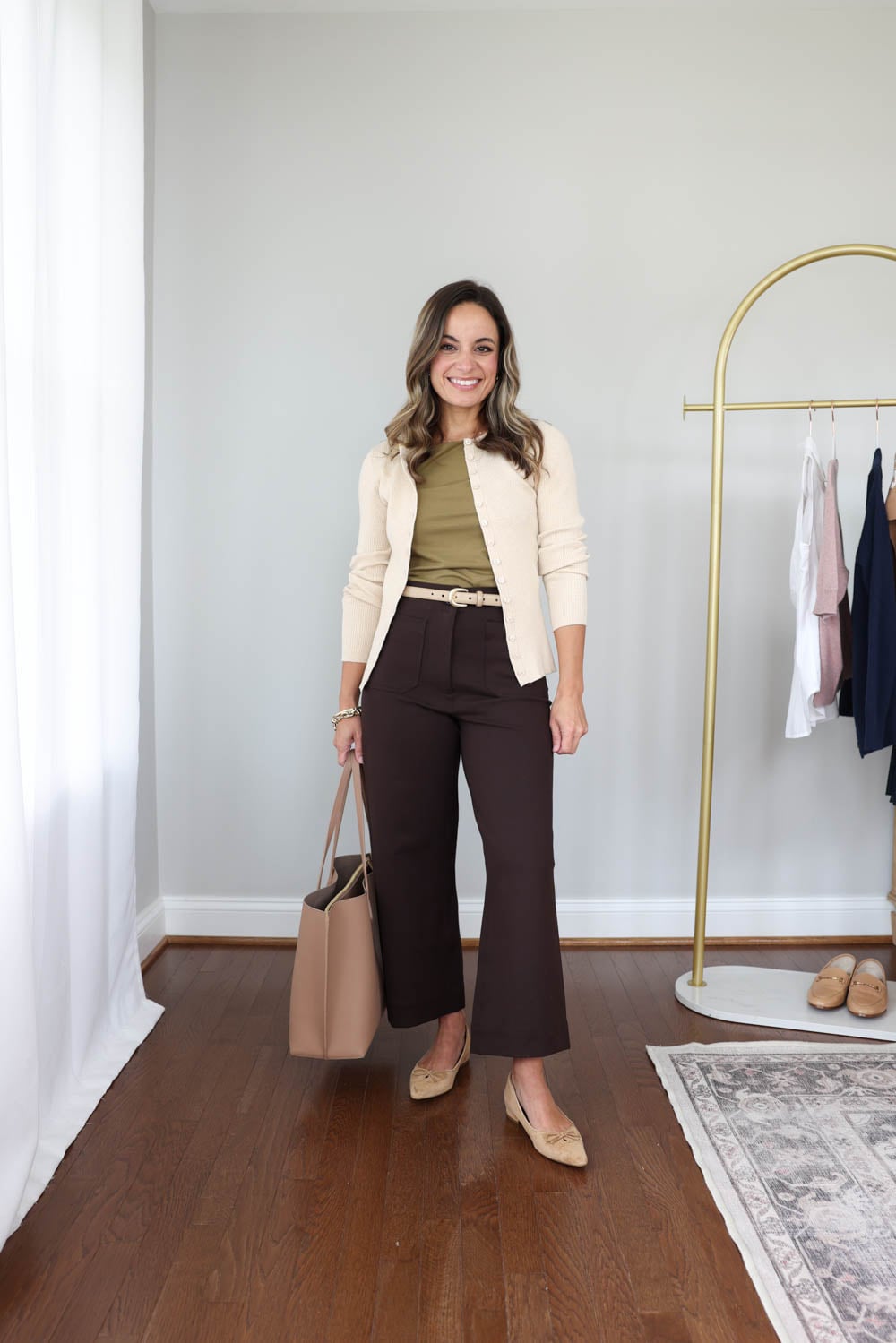 Petite-friendly mini capsule business casual wardrobe with 10 items and 20+ outfits via pumps and push-ups blog