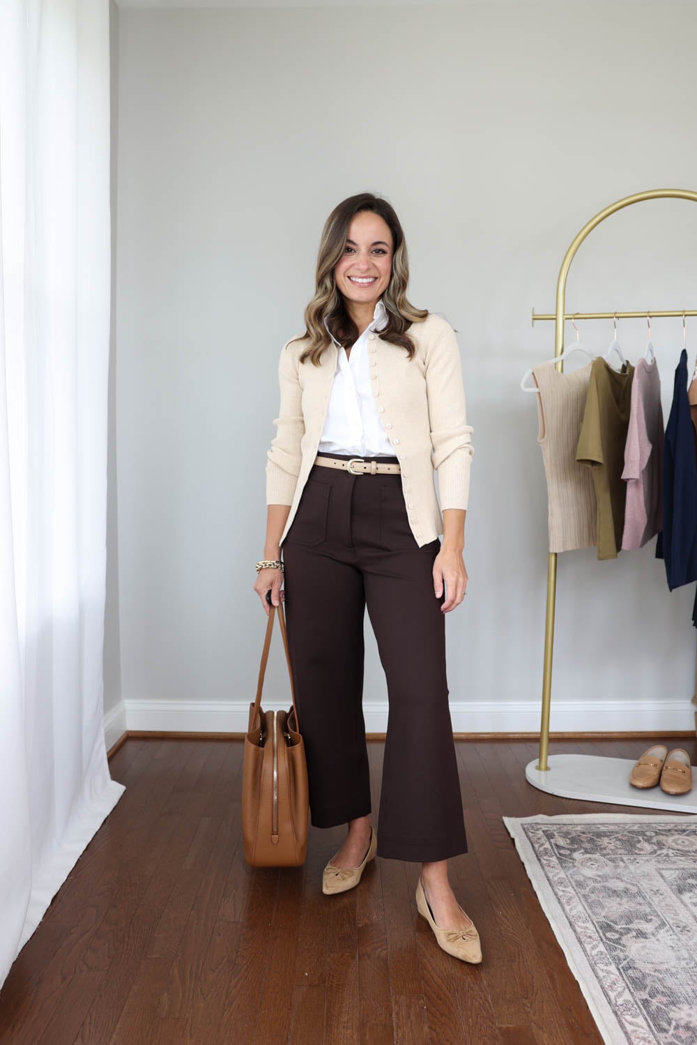 Petite-friendly mini capsule business casual wardrobe with 10 items and 20+ outfits via pumps and push-ups blog