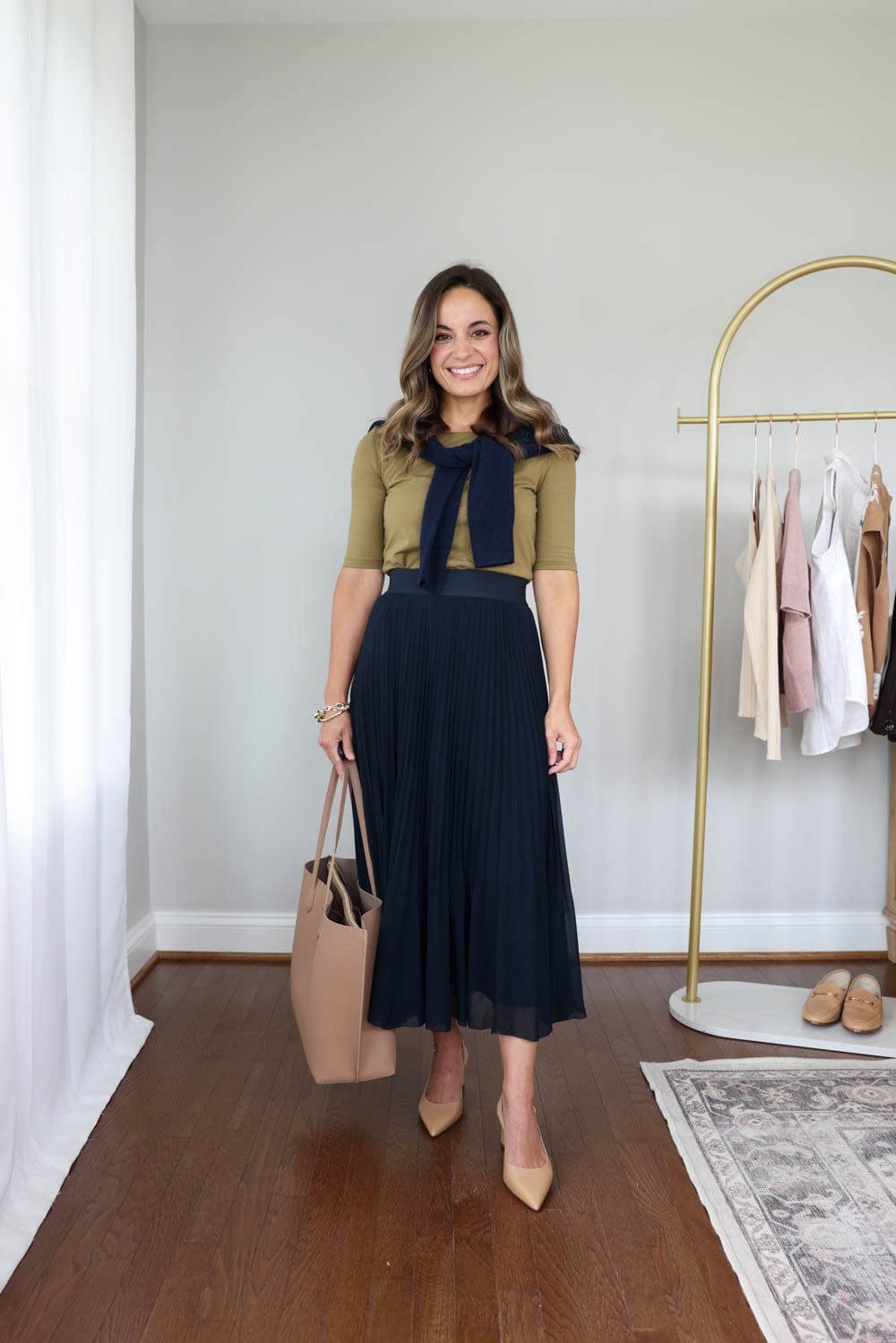 Petite-friendly mini capsule business casual wardrobe with 10 items and 20+ outfits via pumps and push-ups blog