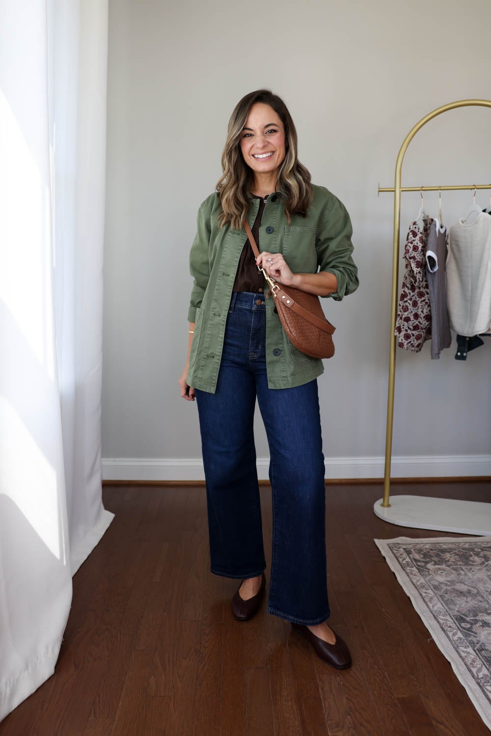 Petite-friendly early fall capsule wardrobe | transitional fall outfit for petites 
