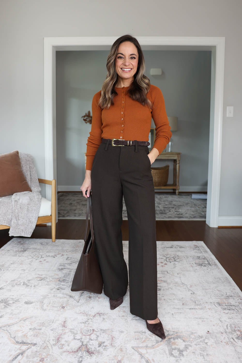Fall outfits for work with chocolate brown wide leg pants | multiple ways to wear brown wide leg pants | fall workwear