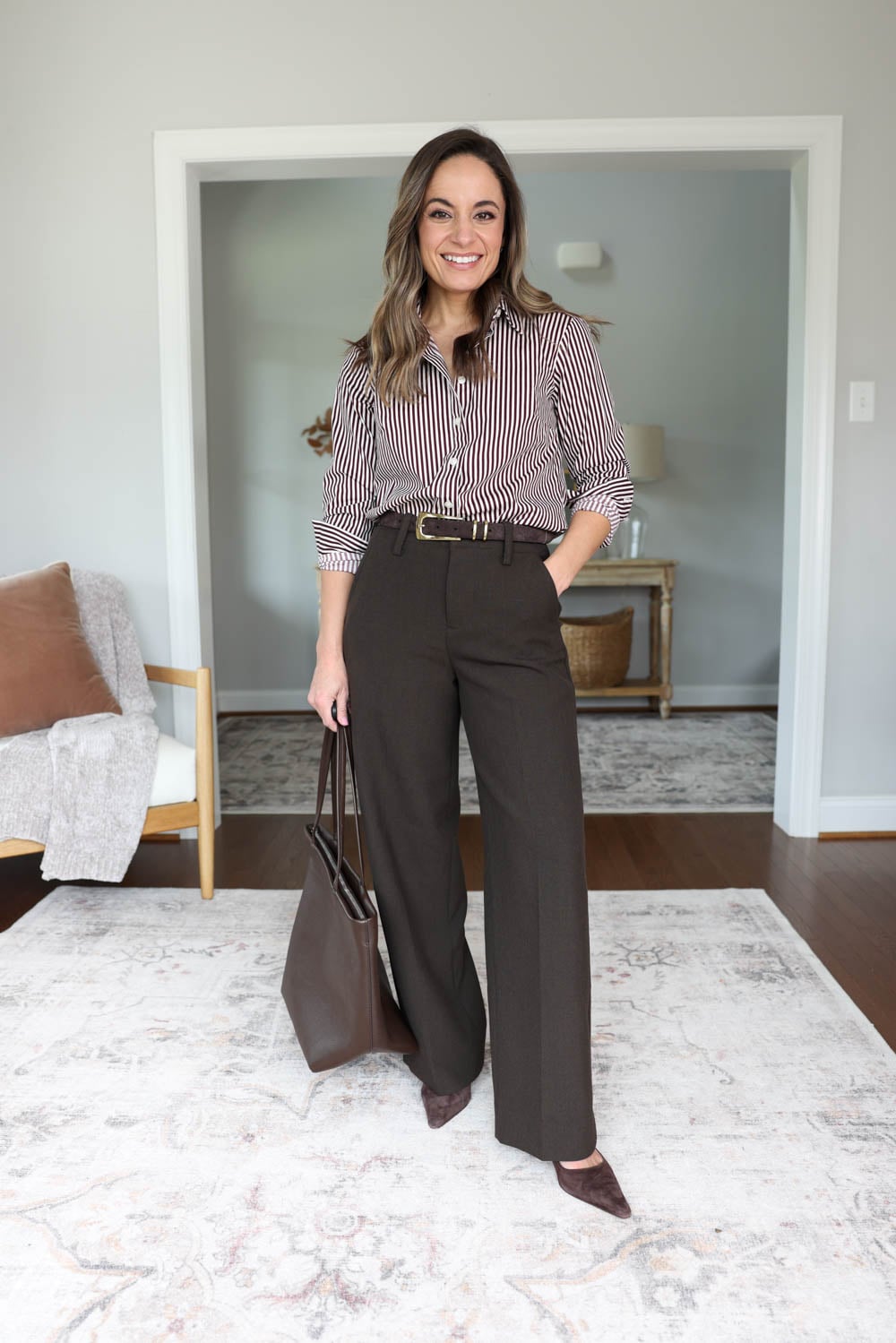 Fall outfits for work with chocolate brown wide leg pants | multiple ways to wear brown wide leg pants | fall workwear