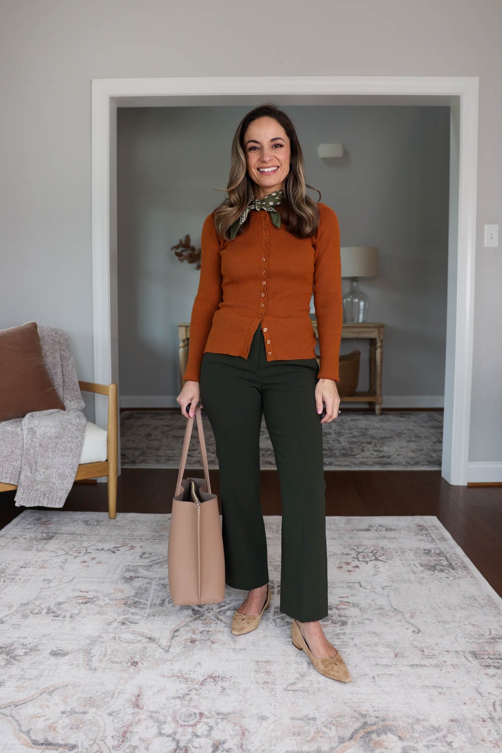 Petite-friendly outfits for work with olive pants | workwear capsule wardrobe via pumps and push-ups blog | business casual fall outfits