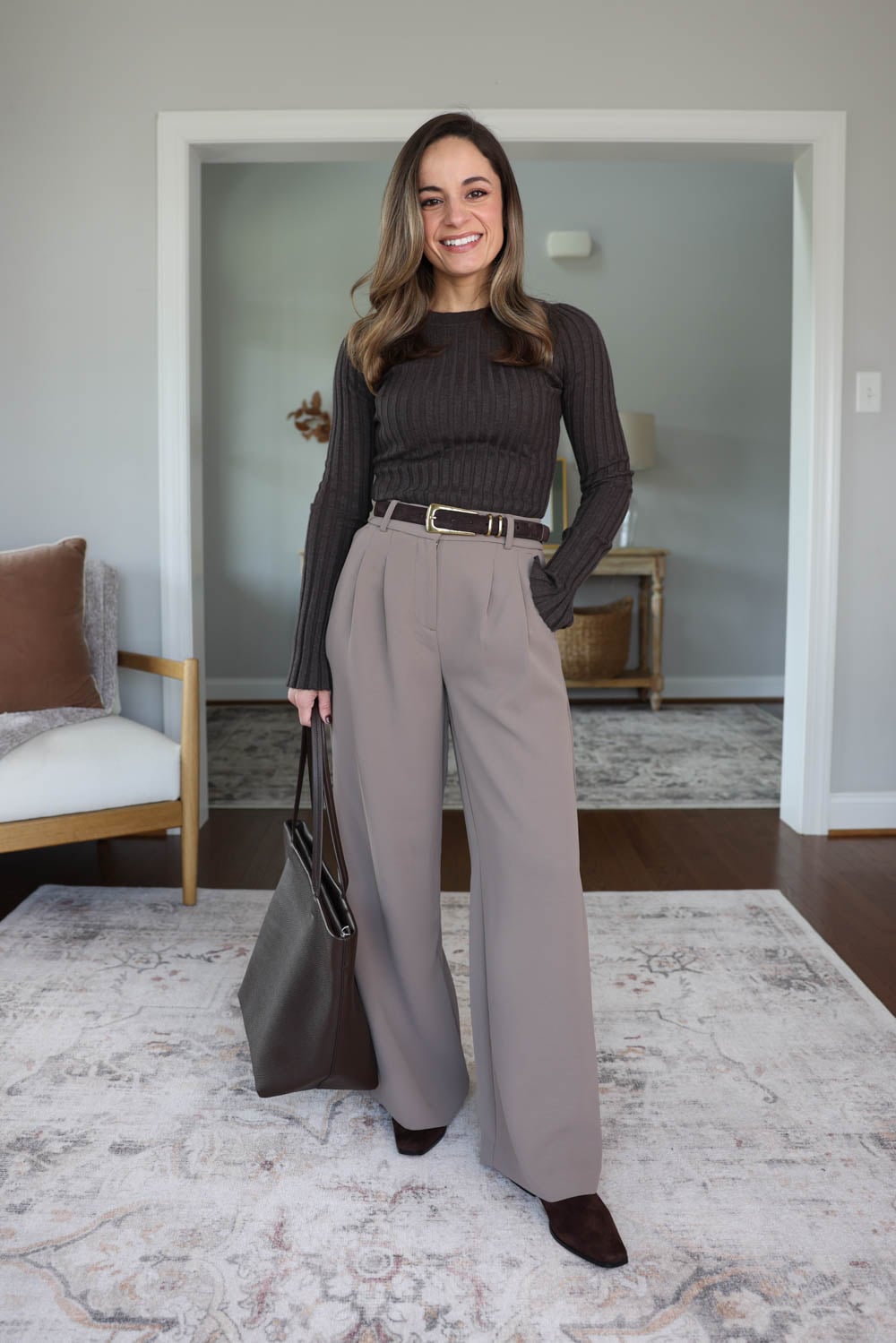 Petite-friendly outfits for work with low heeled boots | how to wear boots to work | petite-friendly outfits for work | fall to winter work outfits 